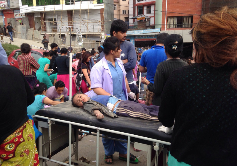 Illustration for article titled Photos from the devastating 7.8 magnitude earthquake in Nepal